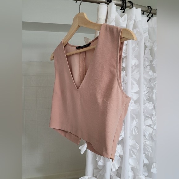 Zara Tops - the v neck nude
